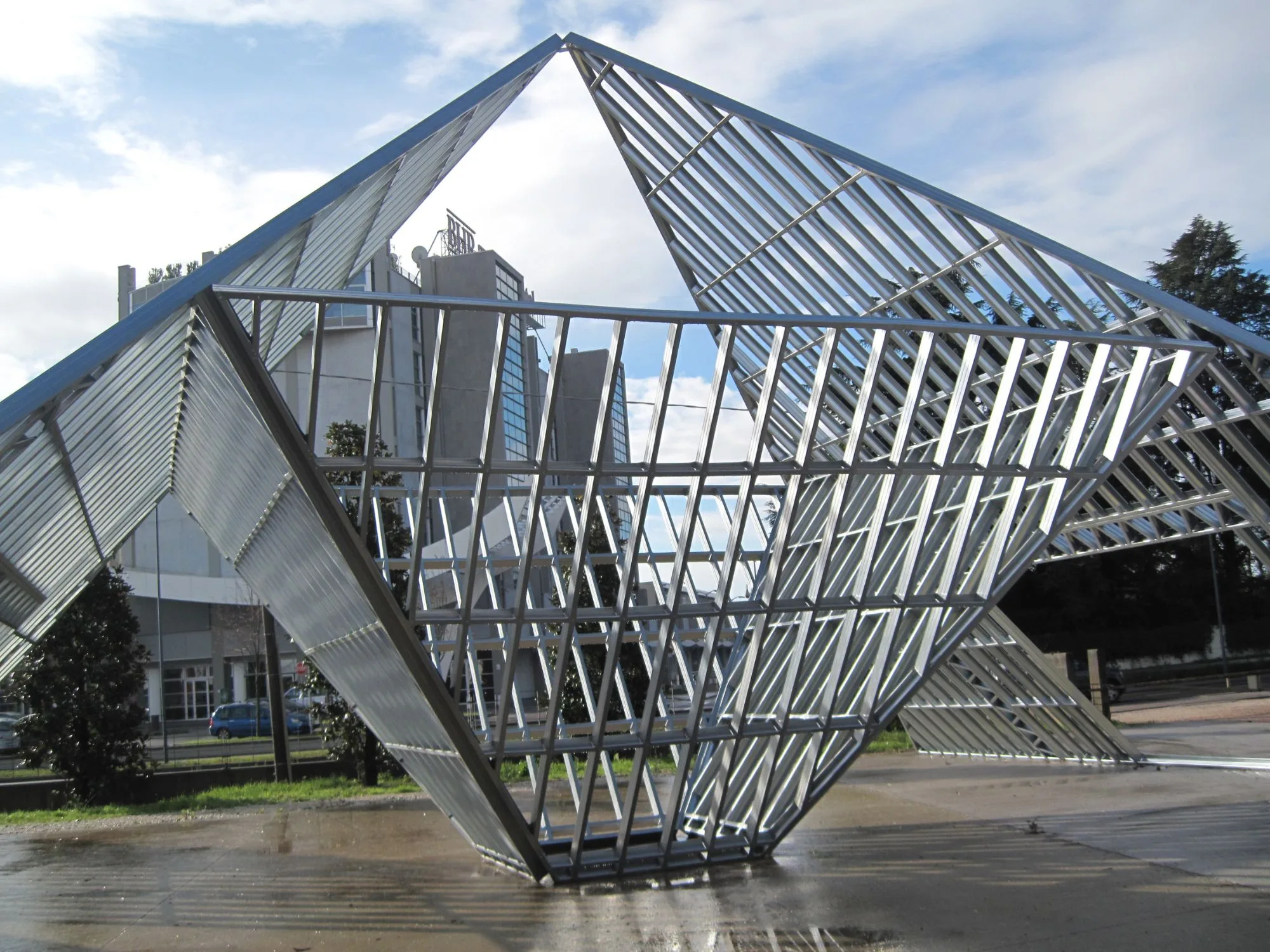 Roll Forming Machine Scotpanel 7090G2 Used to Create a Sculpture in Italy